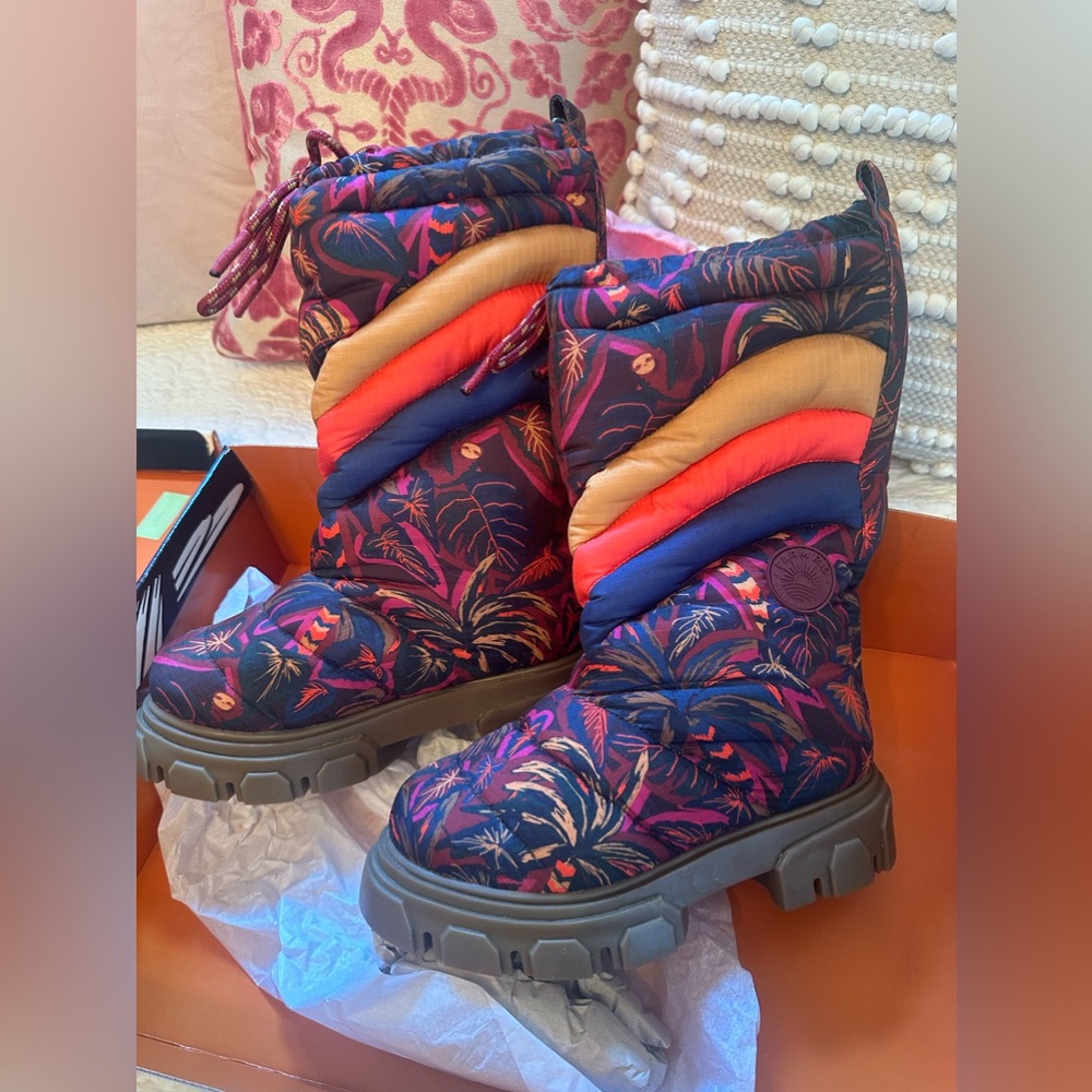 FARM RIO Sunset Forest Tall Puffy Boot 8.5 - New in box!